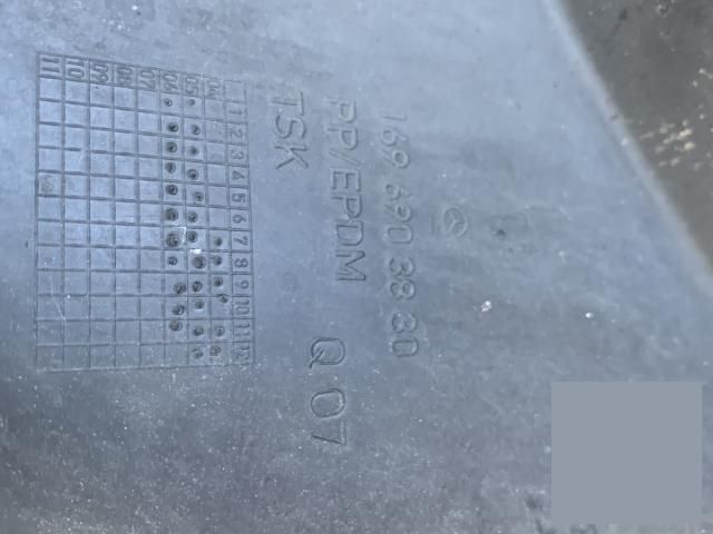 bontott MERCEDES-BENZ A-CLASS Jobb első Dobbetét (Kerékjárati, Műanyag)