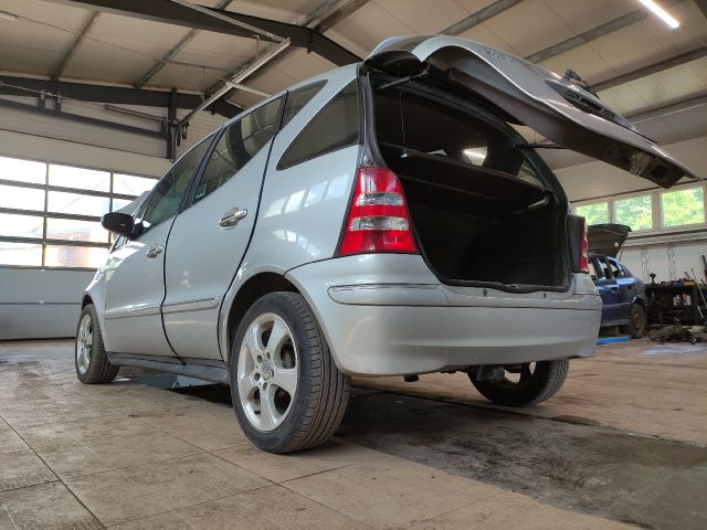 bontott MERCEDES-BENZ A-CLASS Jobb első Gumikéder