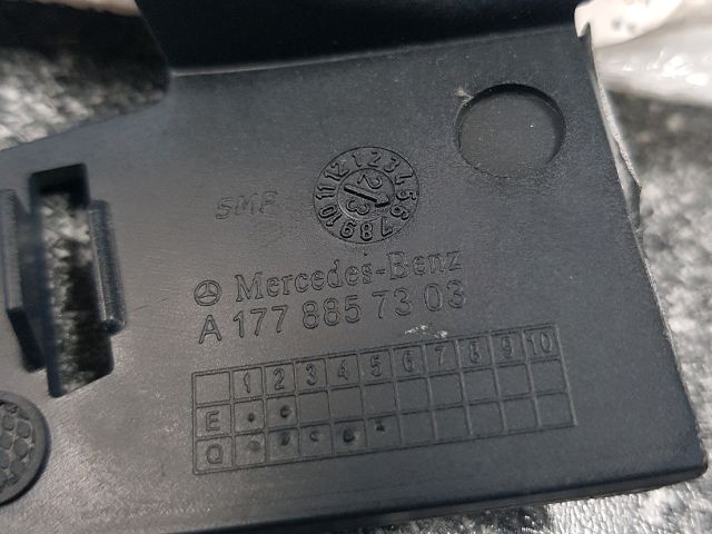 bontott MERCEDES-BENZ A-CLASS Jobb első Lökhárító Sarok