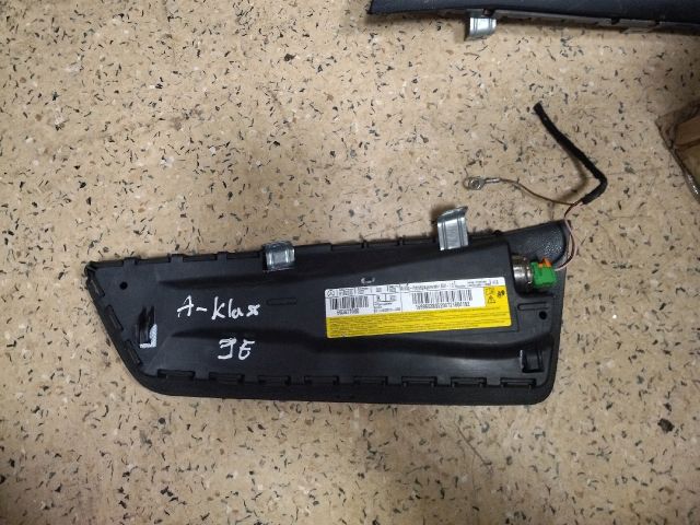 bontott MERCEDES-BENZ A-CLASS Jobb Függönylégzsák és Oldallégzsák