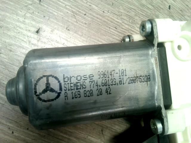 bontott MERCEDES-BENZ A-CLASS Jobb hátsó Ablakemelő Motor