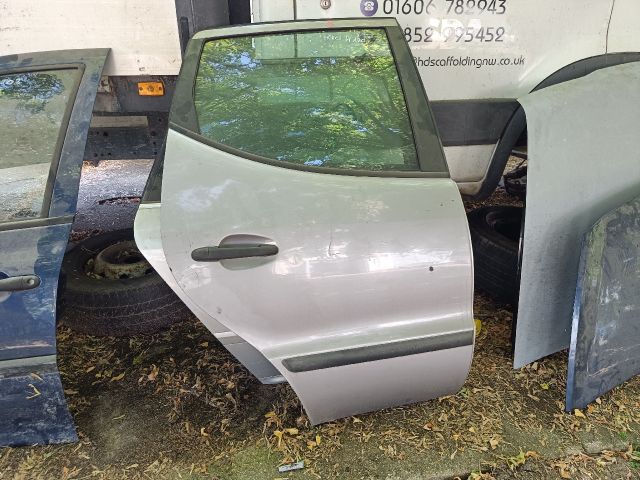 bontott MERCEDES-BENZ A-CLASS Jobb hátsó Ajtó (Részeivel)