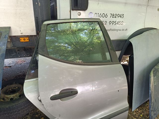 bontott MERCEDES-BENZ A-CLASS Jobb hátsó Ajtó (Részeivel)