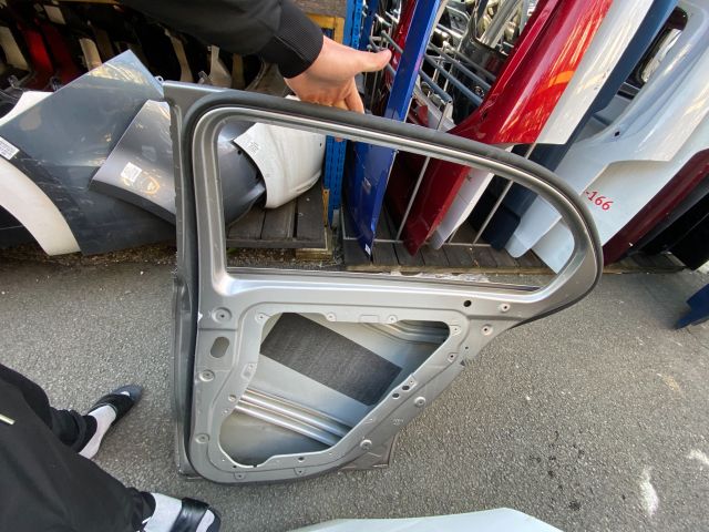 bontott MERCEDES-BENZ A-CLASS Jobb hátsó Ajtó (Üres lemez)