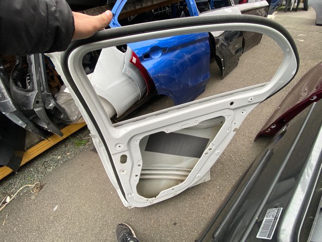 bontott MERCEDES-BENZ A-CLASS Jobb hátsó Ajtó (Üres lemez)