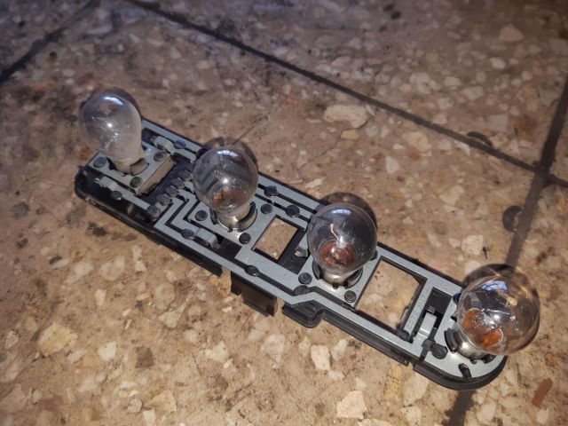 bontott MERCEDES-BENZ A-CLASS Jobb Hátsó Lámpa Foglalat