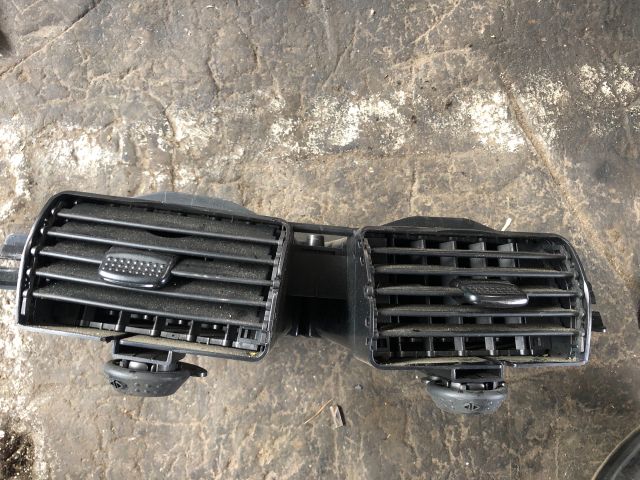 bontott MERCEDES-BENZ A-CLASS Középső Szellőző