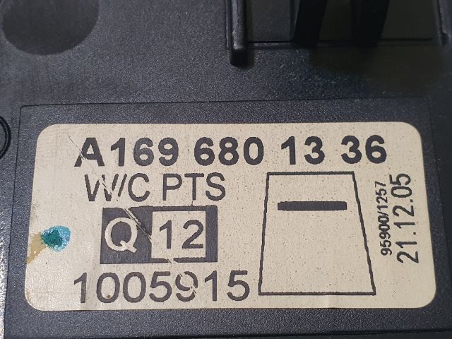 bontott MERCEDES-BENZ A-CLASS Műszerfal Középső Hangszóró Burkolat