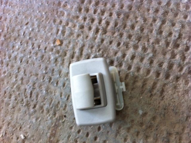 bontott MERCEDES-BENZ A-CLASS Napellenző Tartó (Pozíciófüggetlen)