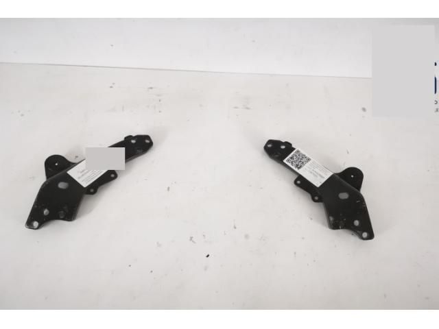 bontott MERCEDES-BENZ AMG GT Jobb első Segédkeret Kitámasztó