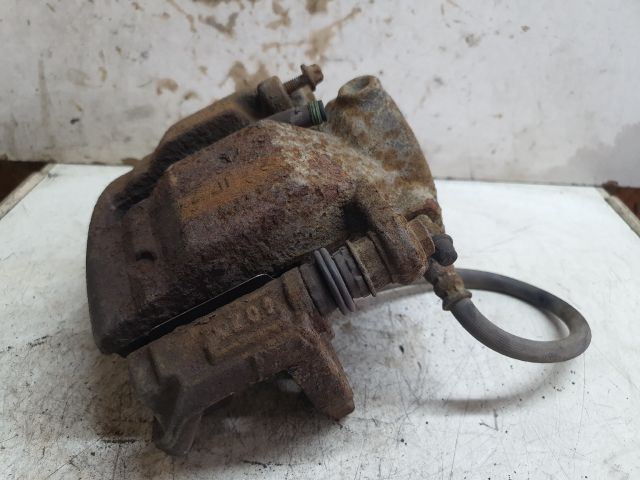 bontott MERCEDES-BENZ B-CLASS Jobb első Féknyereg Munkahengerrel