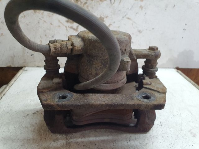 bontott MERCEDES-BENZ B-CLASS Jobb első Féknyereg Munkahengerrel