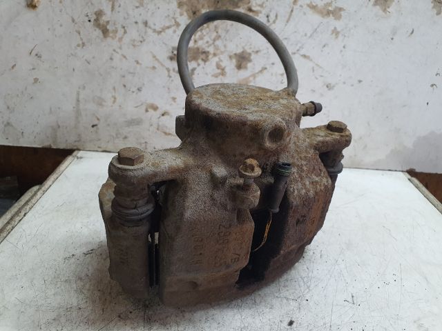 bontott MERCEDES-BENZ B-CLASS Jobb első Féknyereg Munkahengerrel