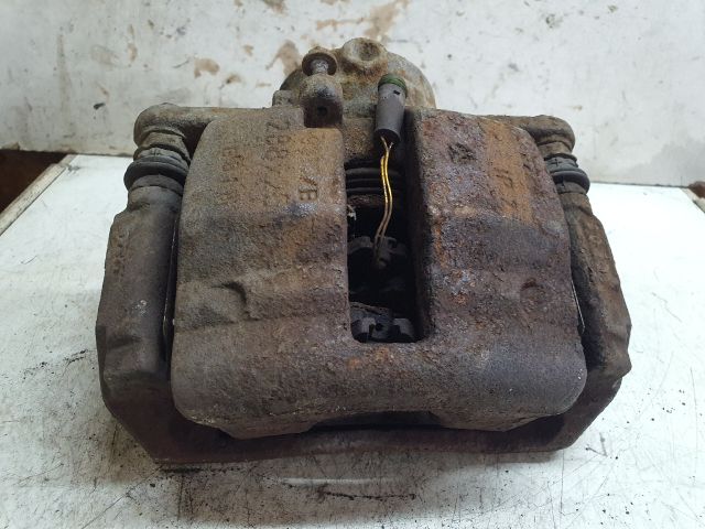 bontott MERCEDES-BENZ B-CLASS Jobb első Féknyereg Munkahengerrel