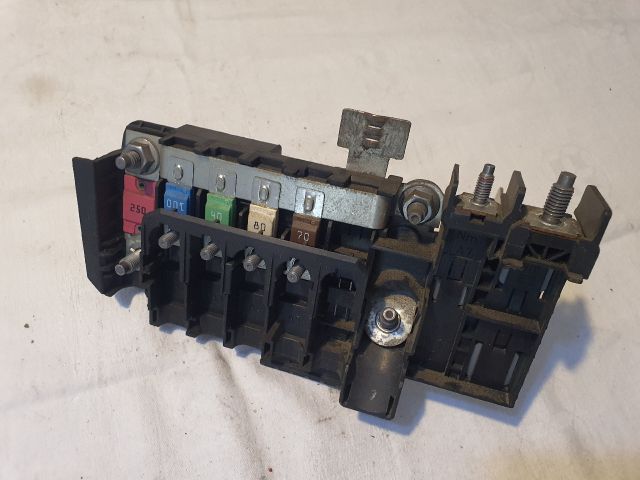 bontott MERCEDES-BENZ B-CLASS Biztosítéktábla Motortér