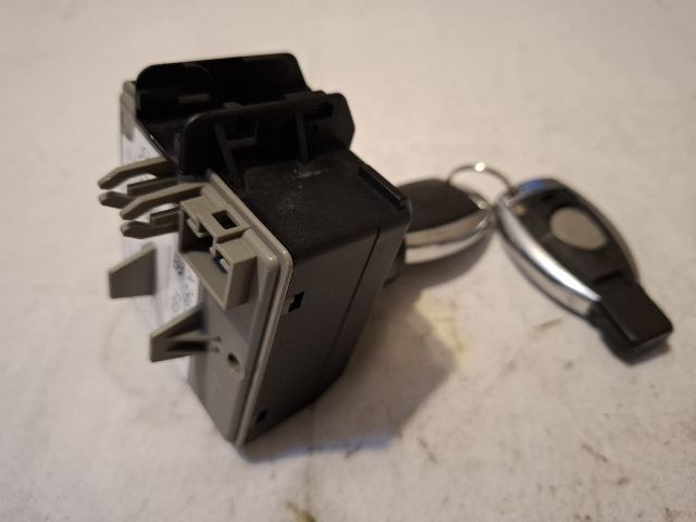 bontott MERCEDES-BENZ B-CLASS Gyújtáskapcsoló Házzal