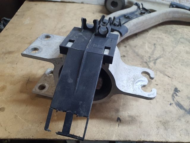 bontott MERCEDES-BENZ B-CLASS Jobb első Lengőkar