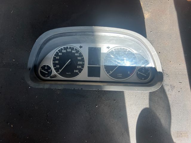 bontott MERCEDES-BENZ B-CLASS Kilométeróra