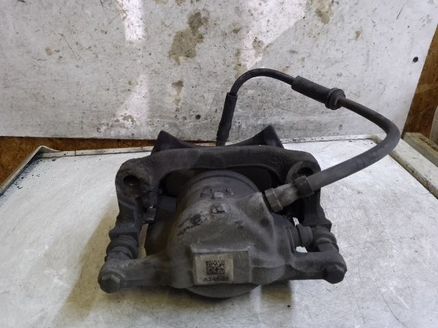 bontott MERCEDES-BENZ B-CLASS Bal első Féknyereg Munkahengerrel