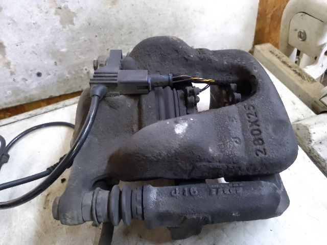 bontott MERCEDES-BENZ B-CLASS Jobb első Féknyereg Munkahengerrel