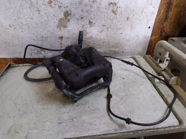 bontott MERCEDES-BENZ B-CLASS Jobb első Féknyereg Munkahengerrel