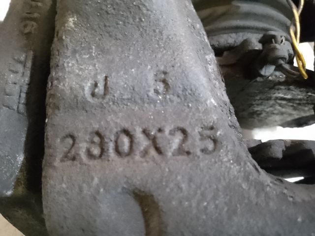 bontott MERCEDES-BENZ B-CLASS Jobb első Féknyereg Munkahengerrel