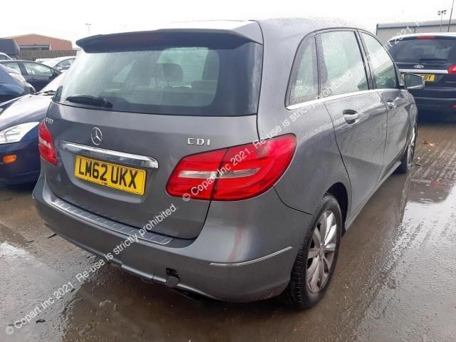 bontott MERCEDES-BENZ B-CLASS Adagoló