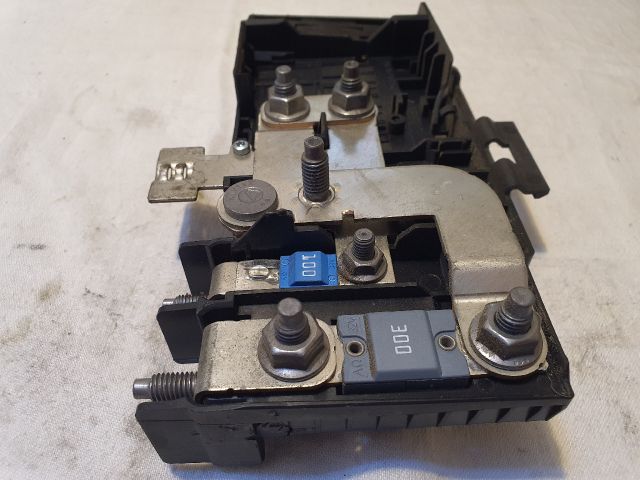 bontott MERCEDES-BENZ B-CLASS Biztosítéktábla Motortér