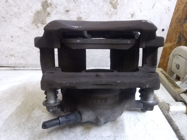 bontott MERCEDES-BENZ B-CLASS Jobb első Féknyereg Munkahengerrel