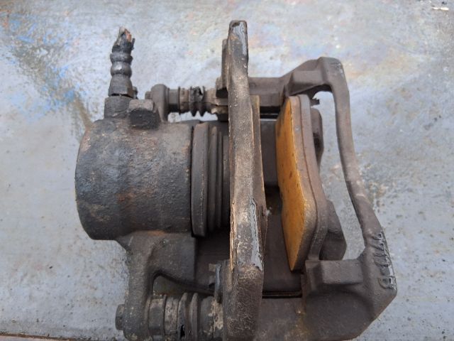 bontott MERCEDES-BENZ B-CLASS Bal első Féknyereg Munkahengerrel