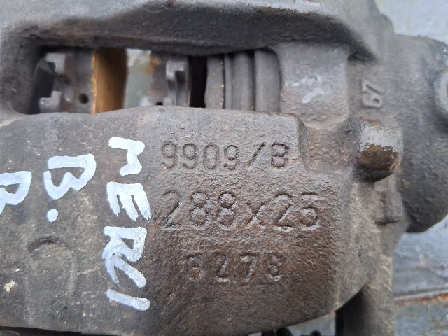 bontott MERCEDES-BENZ B-CLASS Bal első Féknyereg Munkahengerrel