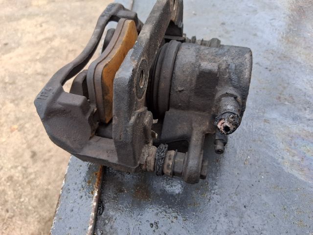 bontott MERCEDES-BENZ B-CLASS Bal első Féknyereg Munkahengerrel