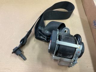 bontott MERCEDES-BENZ B-CLASS Bal első Biztonsági Öv