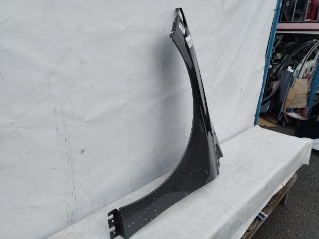 bontott MERCEDES-BENZ B-CLASS Bal első Sárvédő