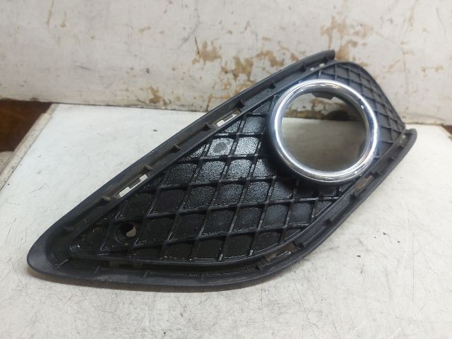 bontott MERCEDES-BENZ B-CLASS Bal Ködlámpa Rács