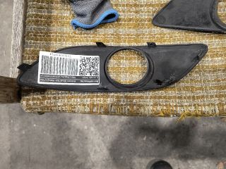 bontott MERCEDES-BENZ B-CLASS Bal Ködlámpa Rács