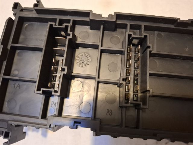 bontott MERCEDES-BENZ B-CLASS Biztosítéktábla Utastér