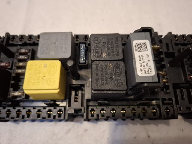 bontott MERCEDES-BENZ B-CLASS Biztosítéktábla Utastér