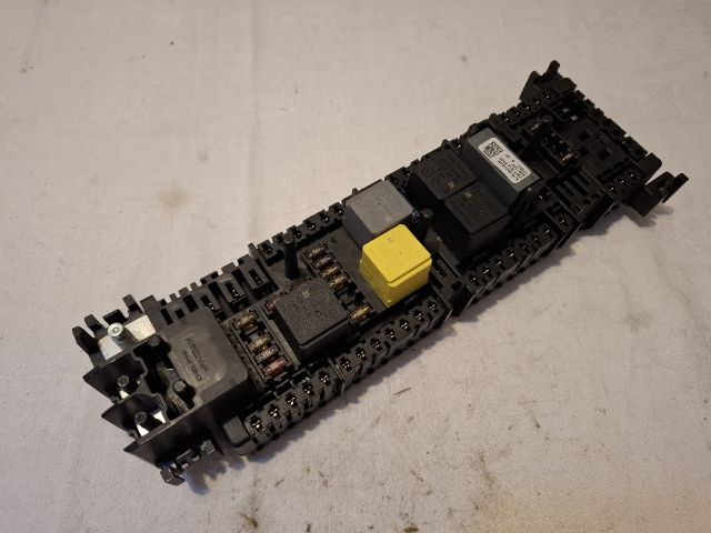 bontott MERCEDES-BENZ B-CLASS Biztosítéktábla Utastér