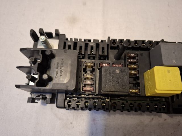 bontott MERCEDES-BENZ B-CLASS Biztosítéktábla Utastér