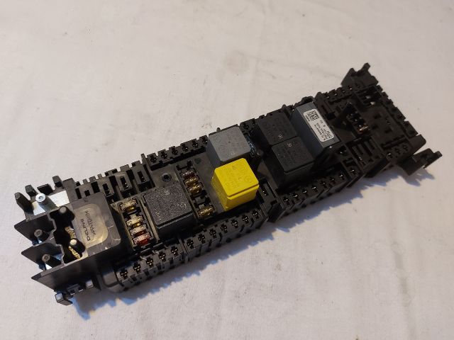 bontott MERCEDES-BENZ B-CLASS Biztosítéktábla Utastér