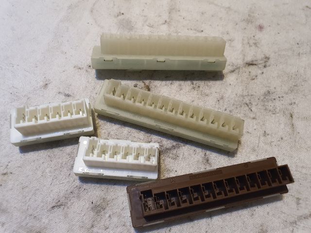 bontott MERCEDES-BENZ B-CLASS Csatlakozó