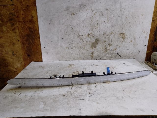 bontott MERCEDES-BENZ B-CLASS Csomagtérajtó Díszléc