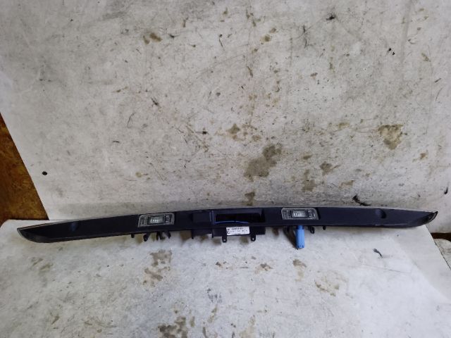 bontott MERCEDES-BENZ B-CLASS Csomagtérajtó Díszléc