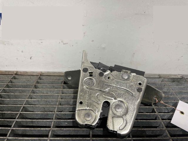 bontott MERCEDES-BENZ B-CLASS Csomagtérajtó Ütköző