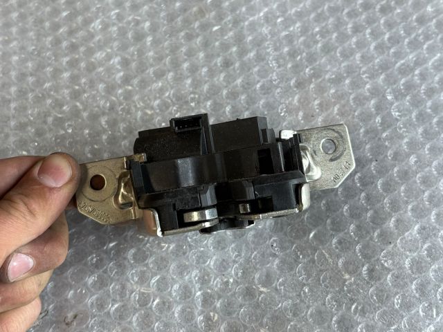 bontott MERCEDES-BENZ B-CLASS Csomagtérajtó Zárszerkezet