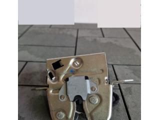 bontott MERCEDES-BENZ B-CLASS Csomagtérajtó Zárszerkezet