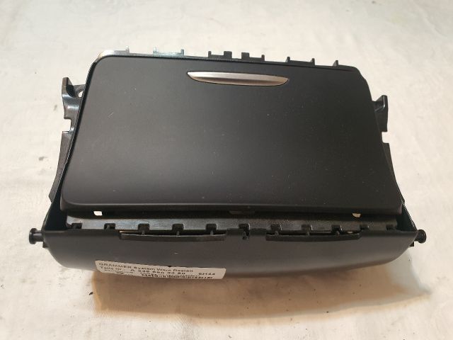 bontott MERCEDES-BENZ B-CLASS Első Hamutartó