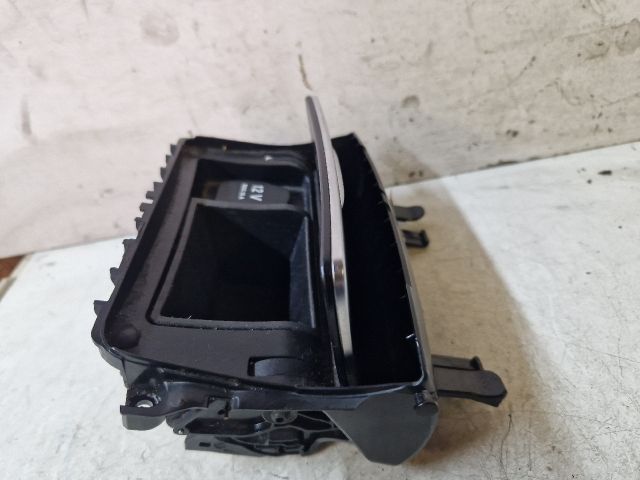 bontott MERCEDES-BENZ B-CLASS Első Hamutartó