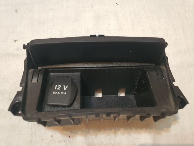 bontott MERCEDES-BENZ B-CLASS Első Hamutartó